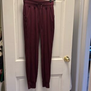 Lululemon burgundy joggers pants size 2 ladies